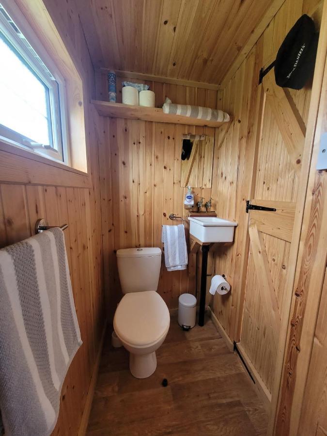 The Shepherds Hut At Forestview Farm Greenisland Zewnętrze zdjęcie